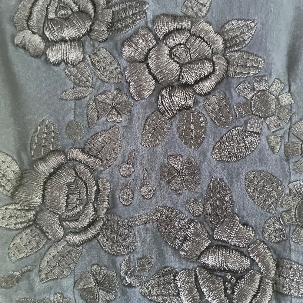 Lucky Brand 100% Cotton Wrap with Embroidery Design on Back and Sleeves - Picture 5 of 5